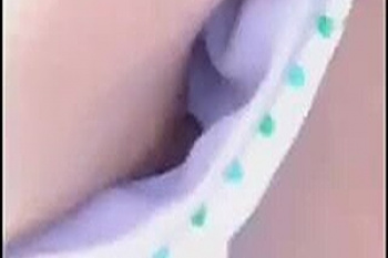 盗撮 のぞき込み【胸元】～「水着」や「洋服」から「乳首チラ」する女子～「浮きブラ」の中の「乳首」＆「オッパイ」～っ！！の画像