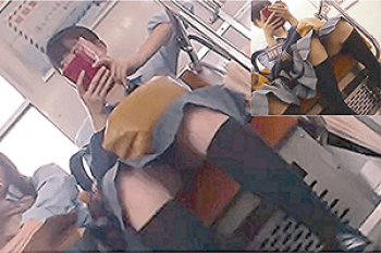 《盗撮 》電車内【パンチラ】～前に座った「制服JC」女子～ムチムチ「太もも」の「エロ三角」の奥は「紺色ブルマ」～の画像