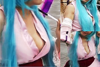 《高画質》盗撮 【コスプレ】～アニイベで「爆乳レイヤー」をドアップ撮影～胸もとから「おっぱい」「乳輪・乳首」ハミ出し～の画像
