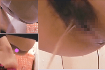 《無修正》盗撮 【中国WC】～「穴」に股がるタイプの学校の「女子トイレ」～「ワレメ」から放出される黄金水をドアップ撮影～の画像