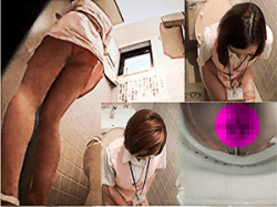 《無◯正》盗撮 女子トイレ【放尿マ●コ】~雑居ビルに「隠しカメラ」を設置~OLの「ワレメ・穴」「オシッコ」をドアップ撮影の画像