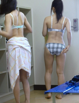 【着替え】様々な場所で盗撮された着替え中の女の子の画像が流出の画像