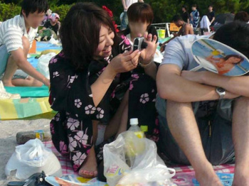 【浴衣】夏祭りで浮かれて無防備になっている浴衣美女を隠し撮りの画像