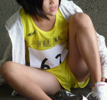 【アスリート】隙パンやハミパンしてる陸上女子の盗撮エロ画像の画像