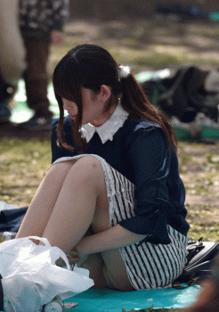 【しゃがみ】パンチラが見たければ公園に行くのが一番確実【盗撮】の画像
