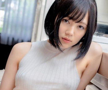 【画像】このパンツ見せてるめっちゃ美人なAV女優の詳細wwwの画像
