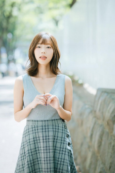 【画像】巨乳の理系女子さんの眼鏡制服姿、めちゃシコれるwwwwwの画像