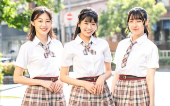 【画像】巨乳がコンプレックスの女の子(18)、お乳がこぼれ落ちそうw w w w wの画像
