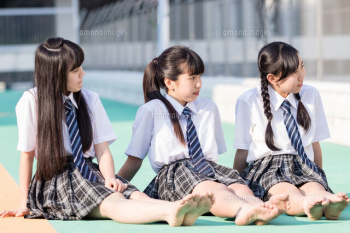 【画像】女子中学生がマッサージ受ける動画エッチだねぇwwwの画像