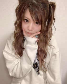 【画像】田中れいなちゃんがショートパンツ姿で太ももさらけ出してるのがめちゃくちゃドエロいwwwwの画像