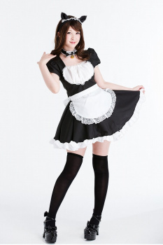 【画像】秋葉原メイドさんの客引きエチエチすぎるw w w w wの画像