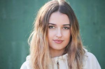 【画像】ドスケベ白人女さん、男子高校生の誕生パーティーに乱入して犯しまくるwwwwwの画像