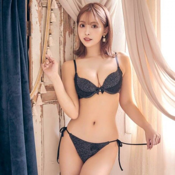【画像】三上悠亜さん、チラッとおっぱいを見せただけでワイをシコらせにくるwwwの画像