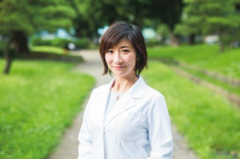 【画像】女医さん、見事若チンポをゲットw w w w wの画像