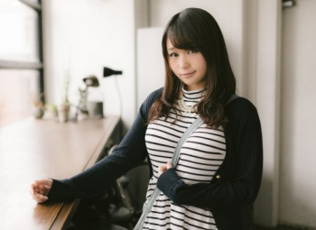 【画像】こんな牛みてえな乳した女を連れて歩くの嫌だよなwwwwwwwwの画像