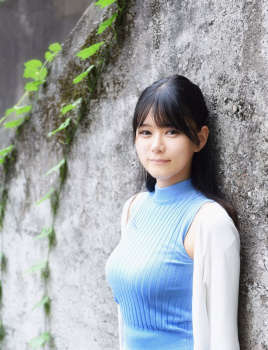 【動画】ぐうしこ美人漫画家さん、大きなお乳を猛アピールwwwの画像
