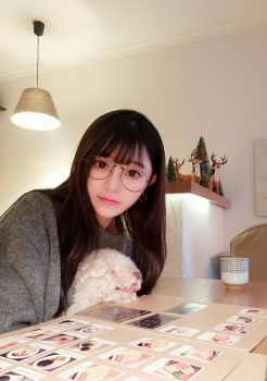 【画像】女オタクさん、脱いだら意外とエッチな体をしているw w w w w wの画像
