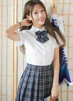 【画像】エチエチJKさん、スカートがずり落ちて...wwwwwの画像