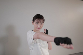 【動画】アイドルさん、関節の音を鳴らすだけで稼ぎまくるwwwの画像