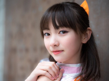 【画像】テレビのインタビューで美少女が『セフレ5人いる』と答えてしまうwwwの画像