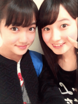 【画像】小関舞ちゃん(16)の胸チラ写真が投稿されてしまうwwwwの画像