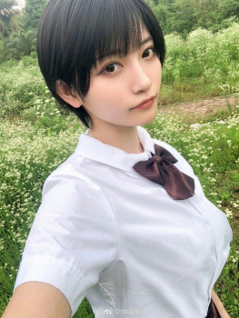 【画像】Twitterのおっぱいチラ見せ女がエロ過ぎるwwwwの画像