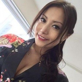 【画像】美人声優さん、おっぱい丸出しのドスケベ衣装を着てしまうw w w w wの画像