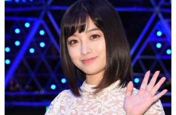 上着を脱ぐ橋本環奈さんwwwセクシーすぎるwww(画像)の画像
