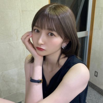 【画像】元ハロプロの尾形春水と中西香菜が上半身裸ｗ ｗ ｗの画像