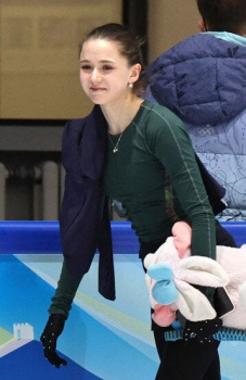 【画像】 ロシアの中学生フィギュアスケーター カミラ・ワリエワちゃん(15)、すんごいおっきい…の画像