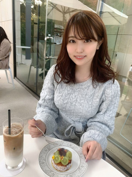 【画像】Eカップ女子「おっぱいって寄せなきゃこんなもんですよ」の画像