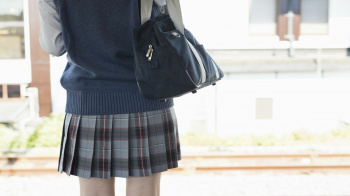 【画像】ＪＫ「私のパンツ見たいの？」ｽｶｰﾄﾁﾗｯｗｗｗの画像