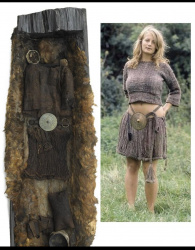 【画像】再現された紀元前１３７０年の衣服、ちょっとエッチが過ぎるｗｗｗの画像