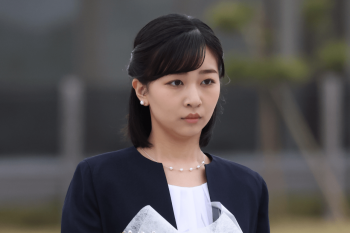 【画像】佳子様のお膨らみ、真子さんの膨らみｗ ｗ ｗの画像