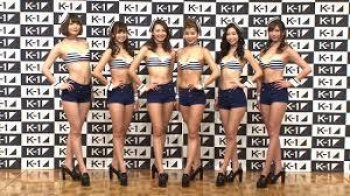 【画像】Ｋ−１に露出度高いエロエロラウンドガールが出演し会場大熱狂ｗｗｗの画像