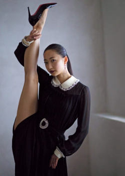 【画像】ユニクロさん、女モデルがエチエチすぎるwwwの画像