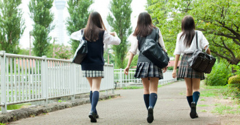 【画像】最近の女子高生、乳に栄養使いすぎｗｗｗの画像