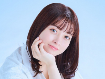 【画像】橋本環奈ちゃん、酒を飲む時の顔面が完全におっさんwwwwの画像