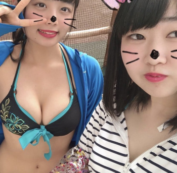 【画像】巨乳ＪＫ「水着で女子会したよ＾（ﾊﾟｼｬ」の画像
