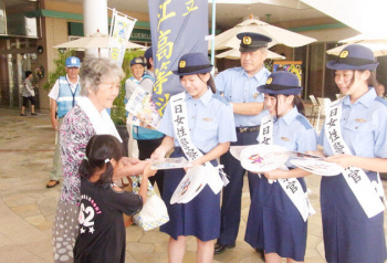 【画像】ＪＫさんの警察のコスプレｗｗｗｗの画像
