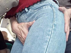【画像】痴漢してくださいと言わんばかりのえっちなジーンズを履く女ｗｗｗｗｗｗの画像