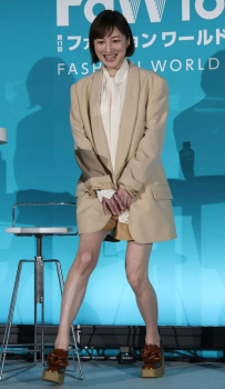 【画像】広末涼子さん（４３）生脚ショートパンツで復帰ｗ ｗ ｗ ｗの画像