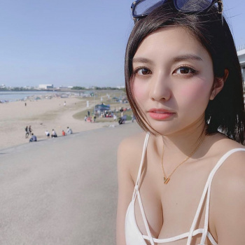 【画像】女さん、衣装がスケスケで丸見えになってしまう・・・の画像