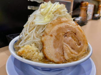 【画像】ラーメン二郎に来た個性的な３人組、全国デビューの画像