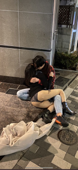 【画像】道端でセックスしてる奴いたから激写したｗｗｗｗの画像