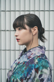 【画像】広瀬すずさん、インスタライブで生腋を見せまくるwwwの画像