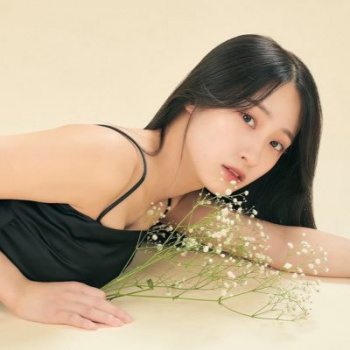 【画像】澄田綾乃、おっぱいの谷間で男達を魅了させてしまうｗｗｗｗｗの画像