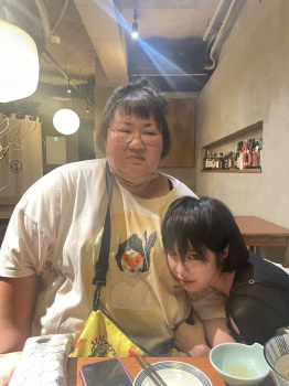 【画像】あのちゃん、安藤なつの爆乳を揉みしだくｗｗｗｗの画像