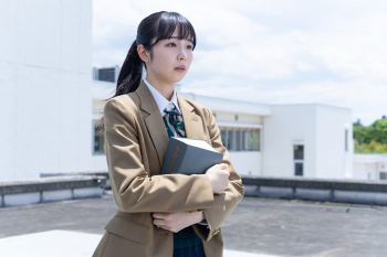 【画像】ＪＫさん、優先席でお股ひろげて大暴れｗｗｗｗｗの画像