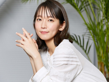 【画像】吉岡里帆さん、この格好はなかなかエロイなぁ~の画像